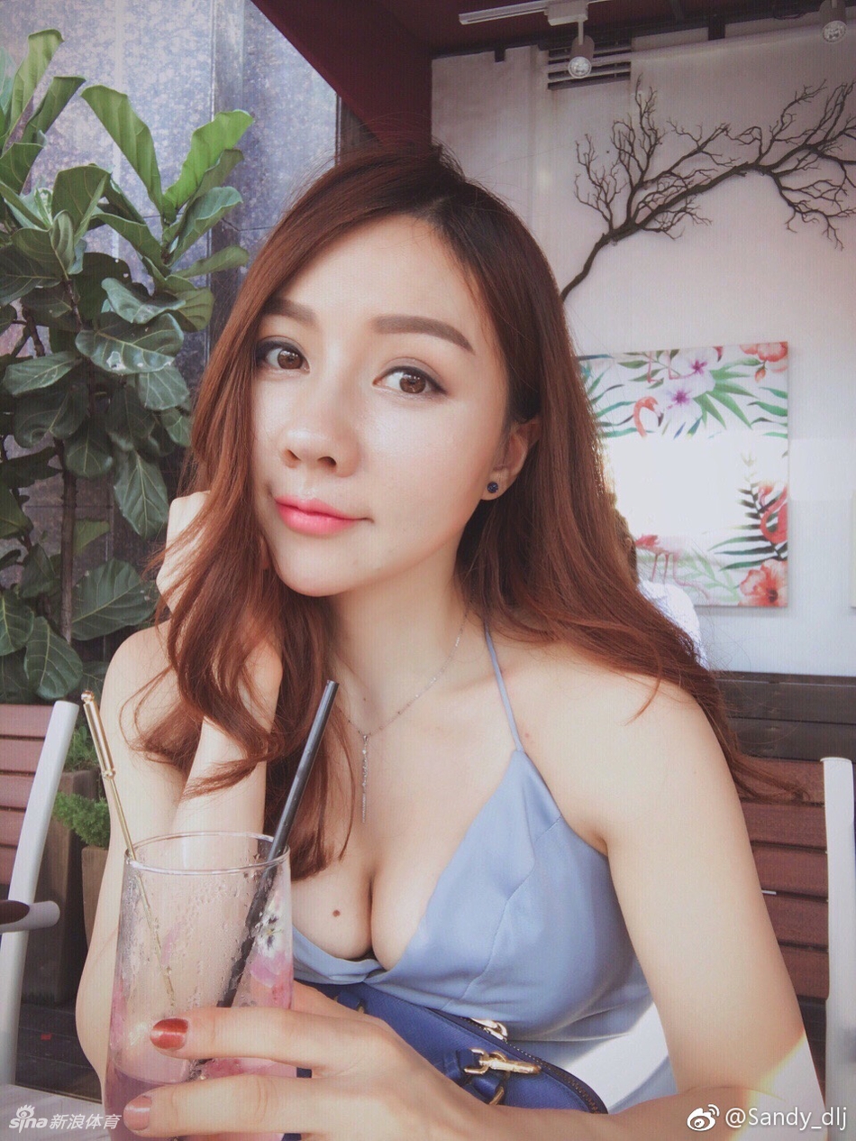 胸口带痣!这个健身女郎有点狠