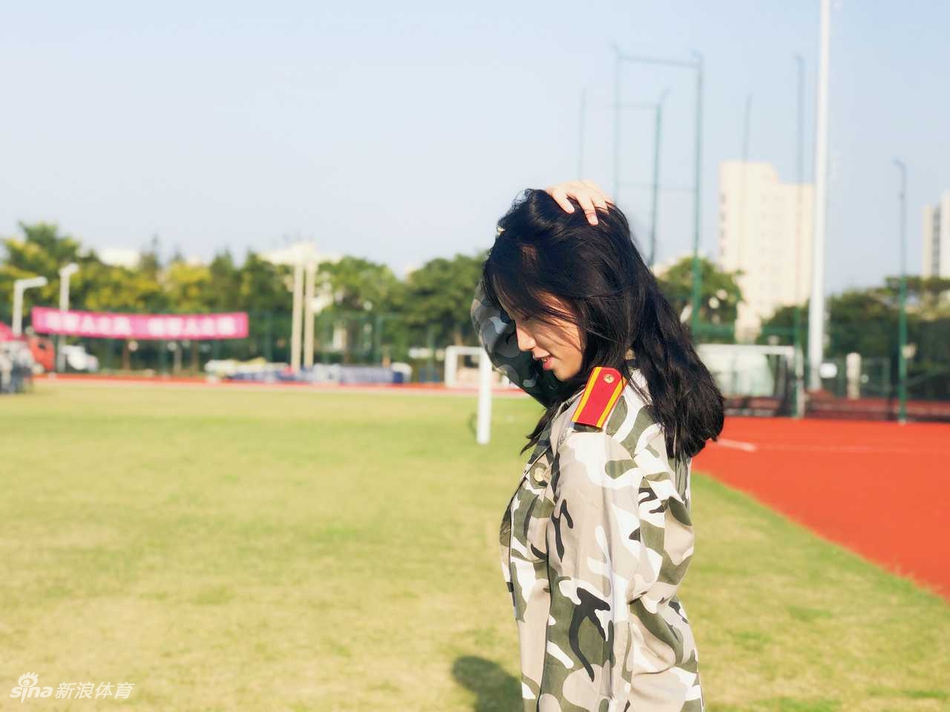 打篮球的小可爱!想做她男朋友