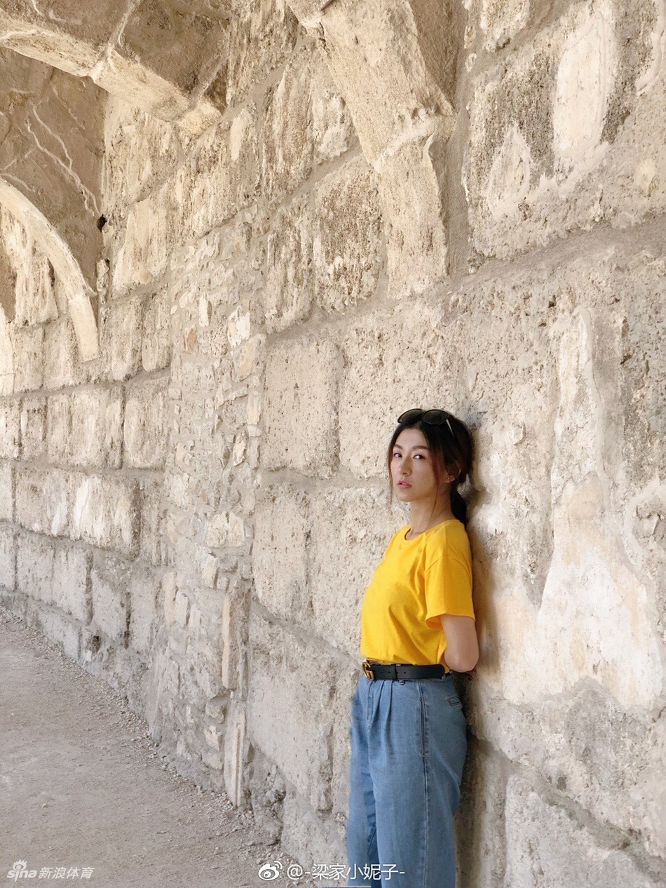 球技最好的学霸姐姐 想跟她打球!