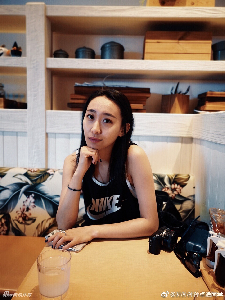 可以很酷也可以很可爱 她最爱的就是打球！