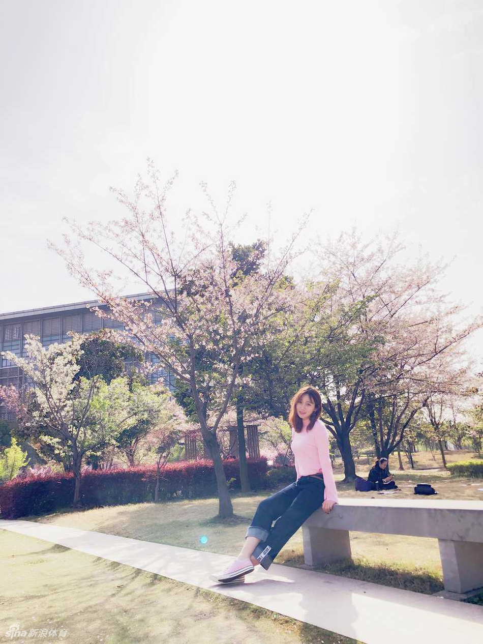 打篮球的小可爱!想做她男朋友