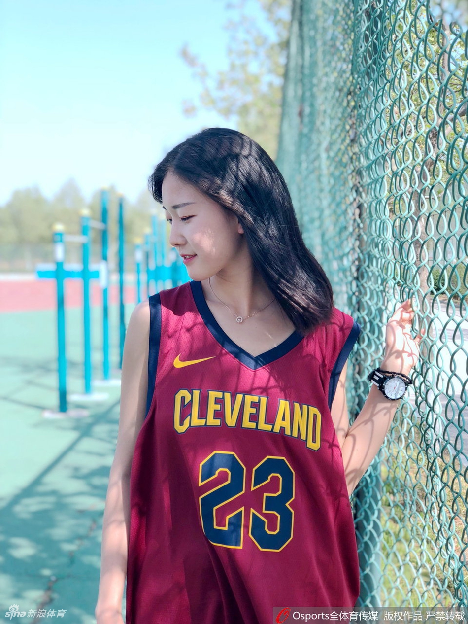 校园时光！喜欢勒布朗的女孩