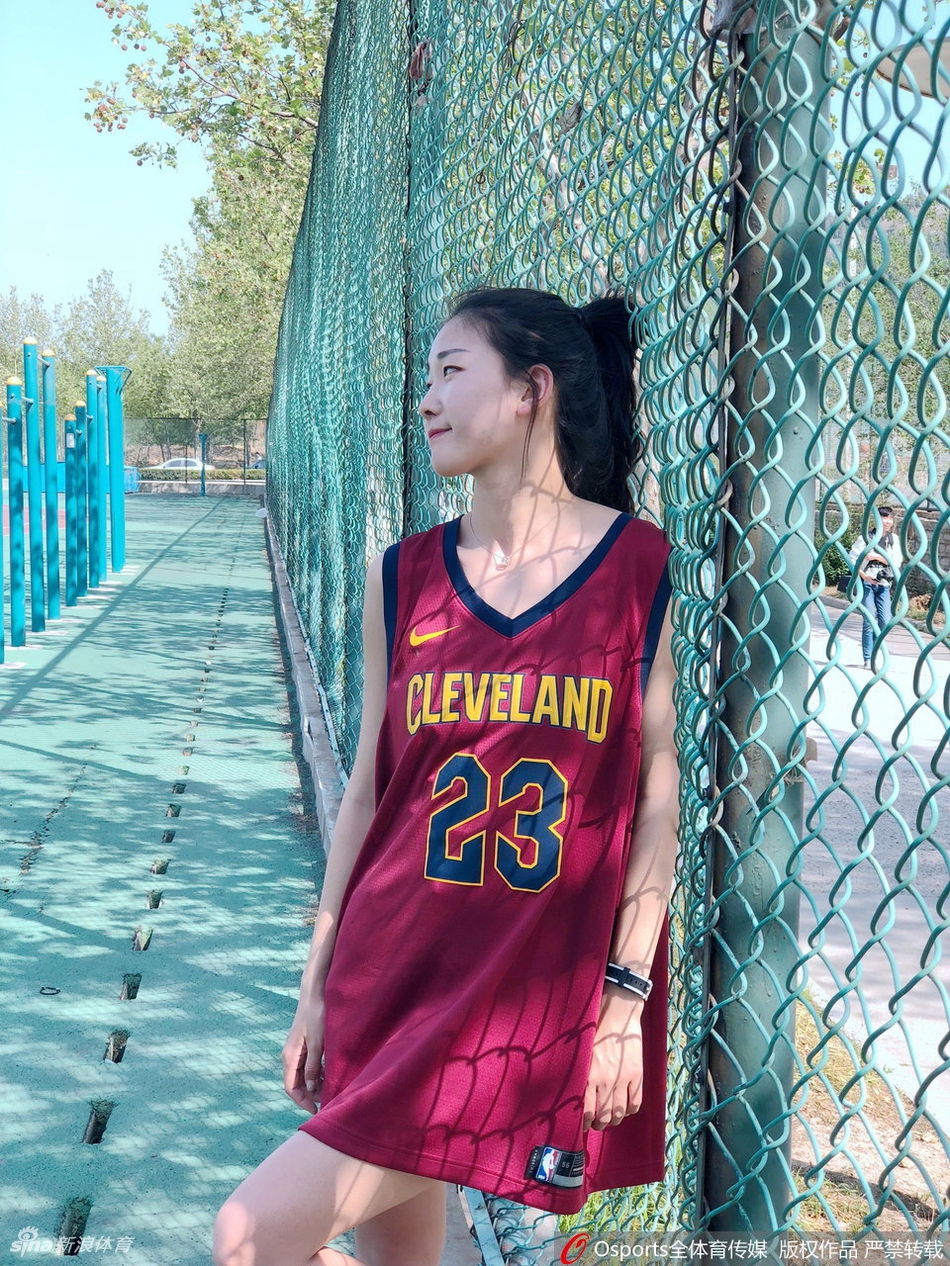 校园时光！喜欢勒布朗的女孩