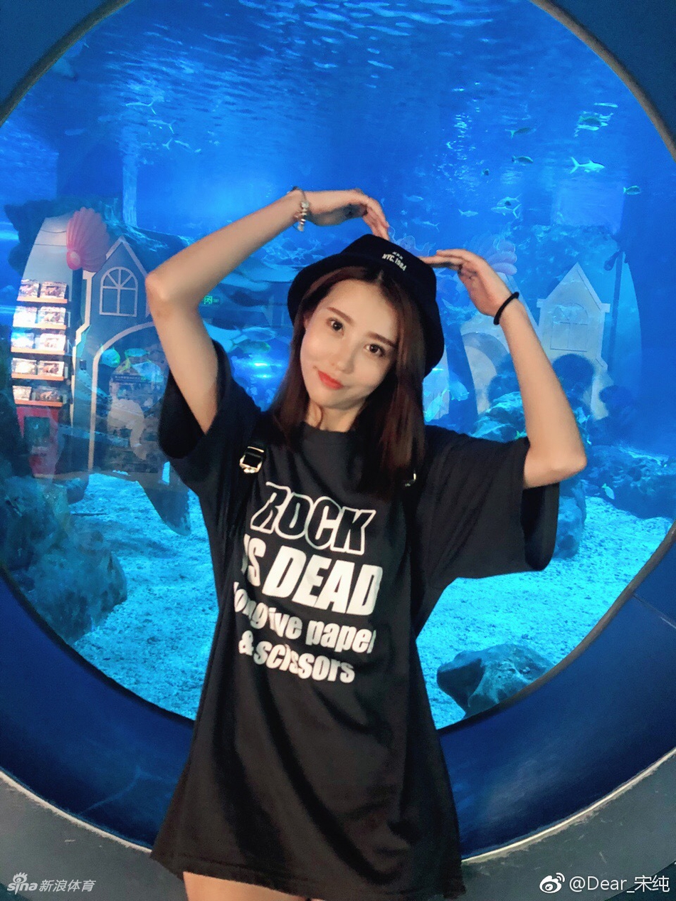 模特小姐姐热爱运动身材完美