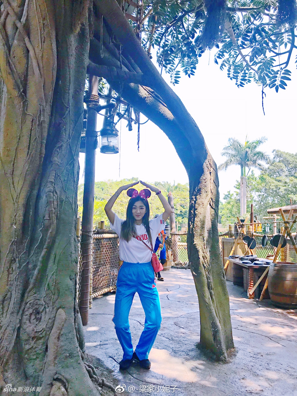 球技最好的学霸姐姐 想跟她打球!