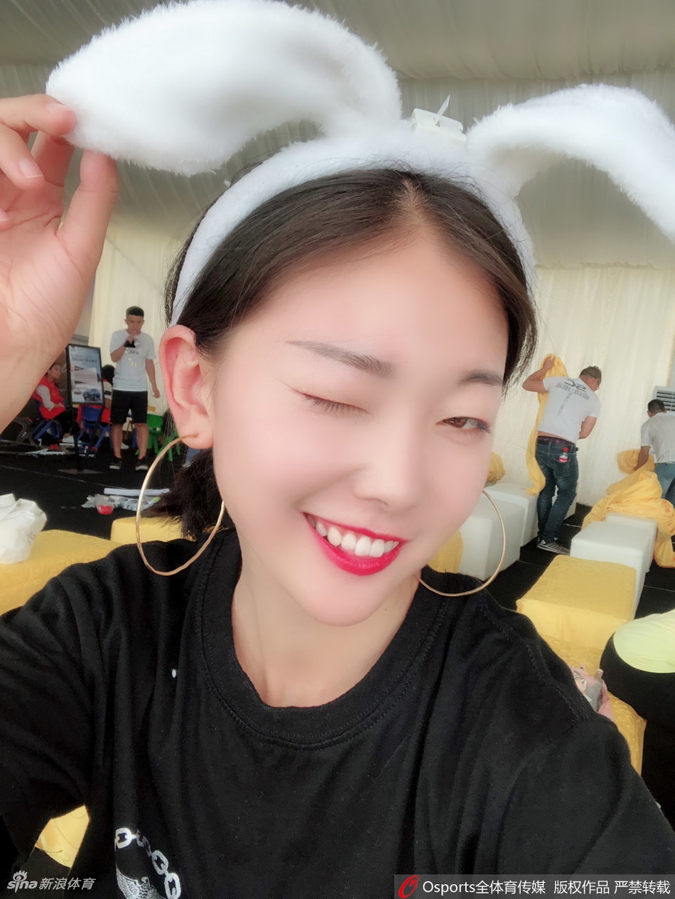 校园时光！喜欢勒布朗的女孩