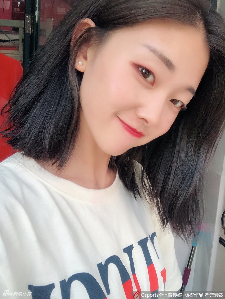 校园时光！喜欢勒布朗的女孩