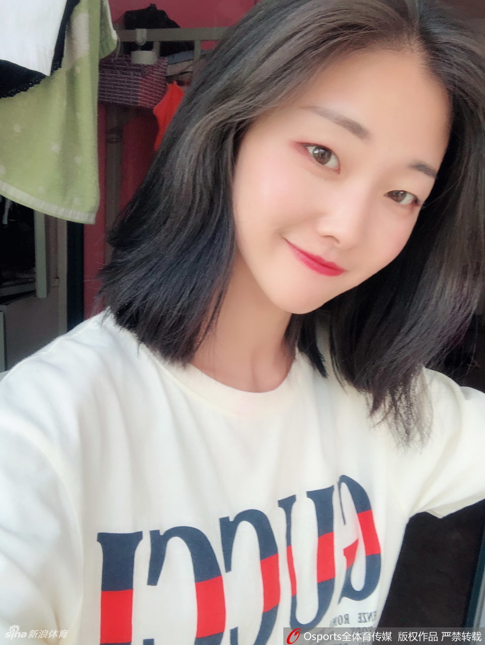 校园时光！喜欢勒布朗的女孩