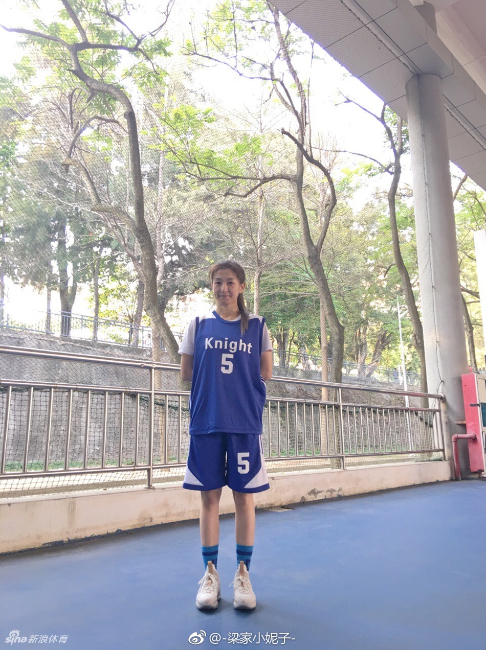 球技最好的学霸姐姐 想跟她打球!