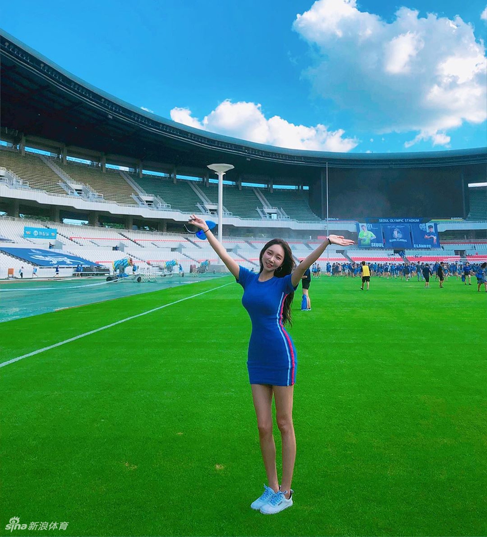 爱运动身材完美!活力运动女孩