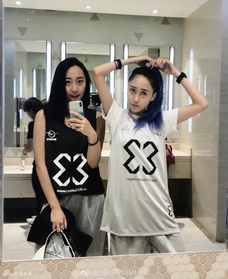 飘逸球风+亮眼蓝发 她是流川姐姐!