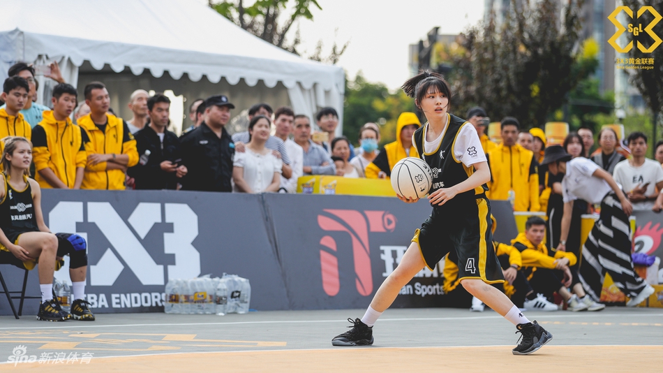 可爱的篮球女孩!她们是黄金联赛“仙女队”