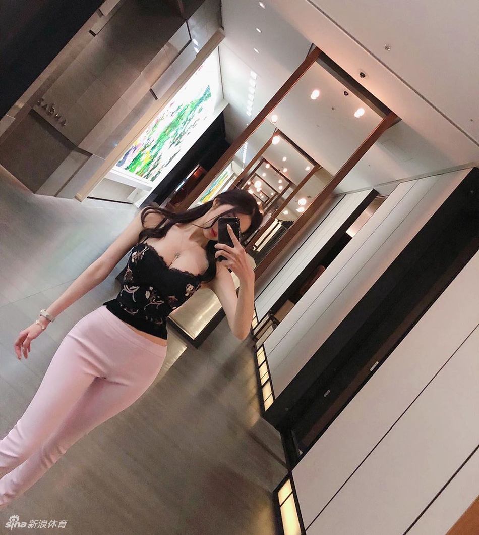 爱游泳爱健身!这位韩妹不一般