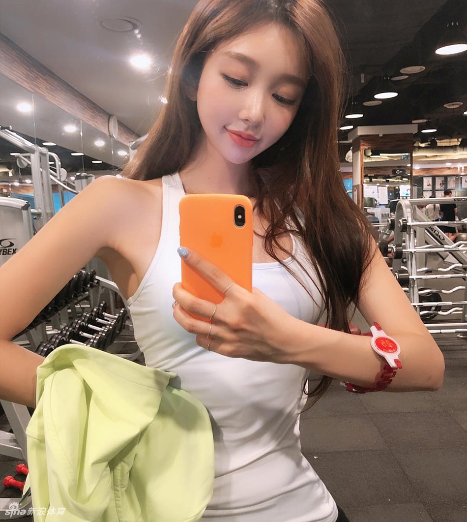 爱运动身材完美!活力运动女孩