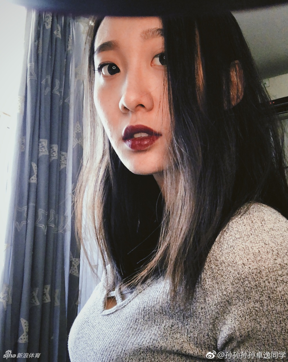 可以很酷也可以很可爱 她最爱的就是打球！