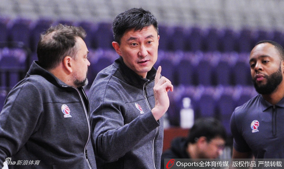 广东男篮赛前训练状态轻松