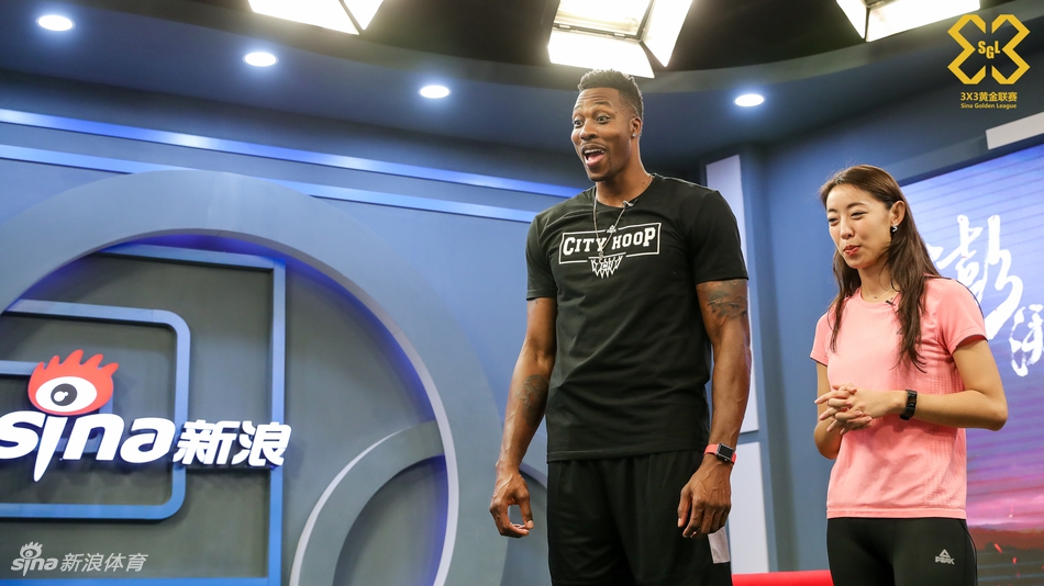 魔兽霍华德造访新浪总部