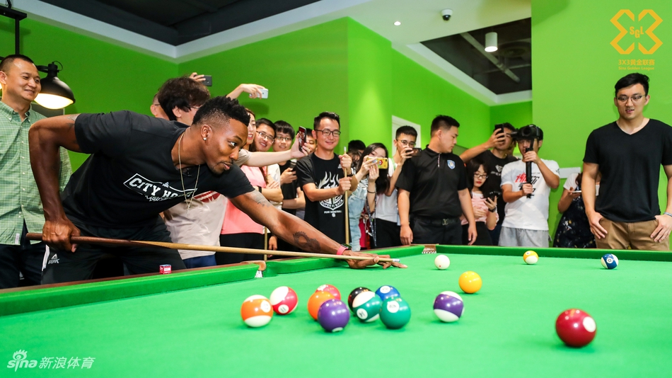 魔兽霍华德造访新浪总部