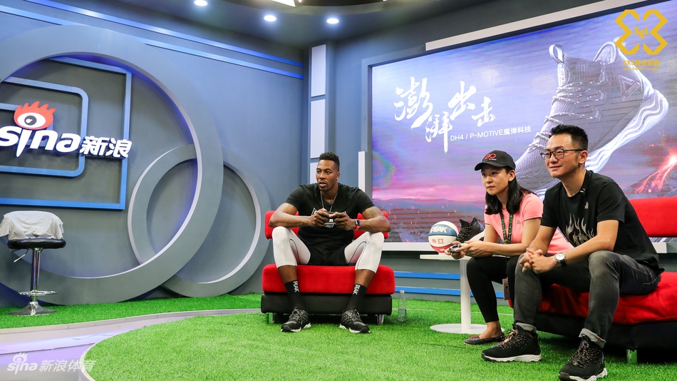 魔兽霍华德造访新浪总部