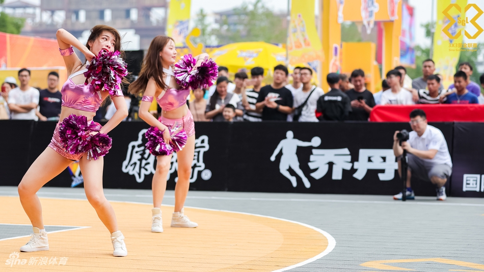 美艳啦啦队助威黄金联赛合肥站
