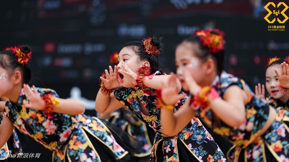 美艳啦啦队助威黄金联赛合肥站