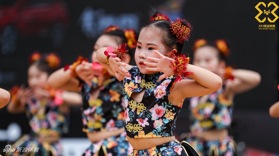 美艳啦啦队助威黄金联赛合肥站