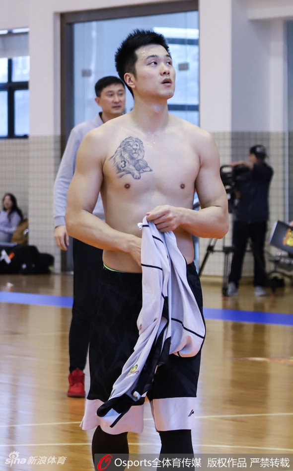 广东男篮备战广东德比