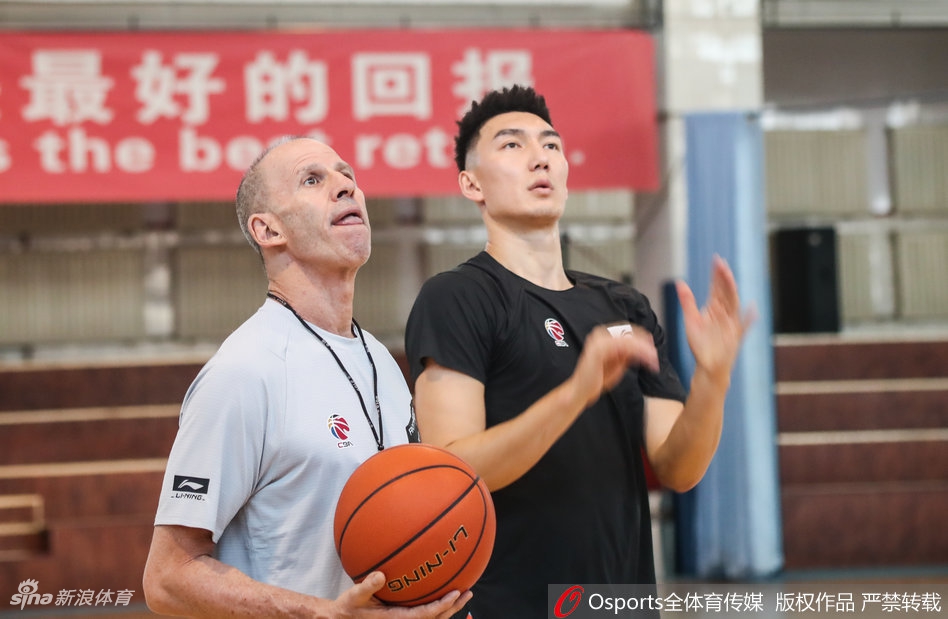 阿的江哈达迪亮相新疆公开训练