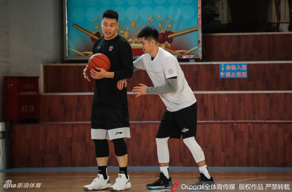 阿的江哈达迪亮相新疆公开训练