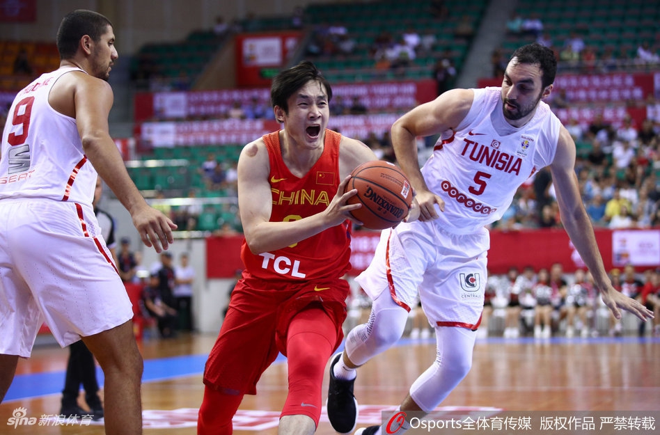 斯杯首日：中国男篮红队77-72突尼斯