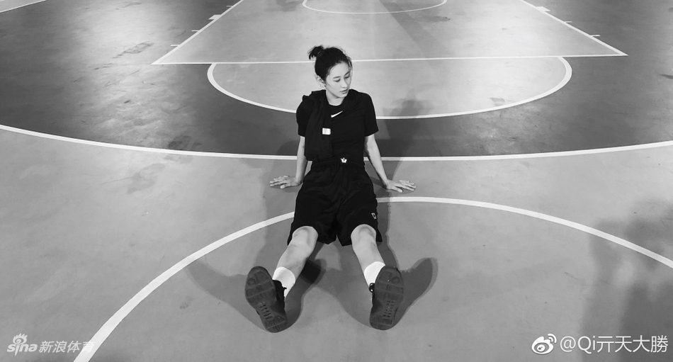 最美女裁判!这次她要上场打球啦