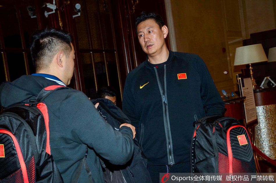 中国男篮集结 阿不都沙拉木率先抵达下榻酒店