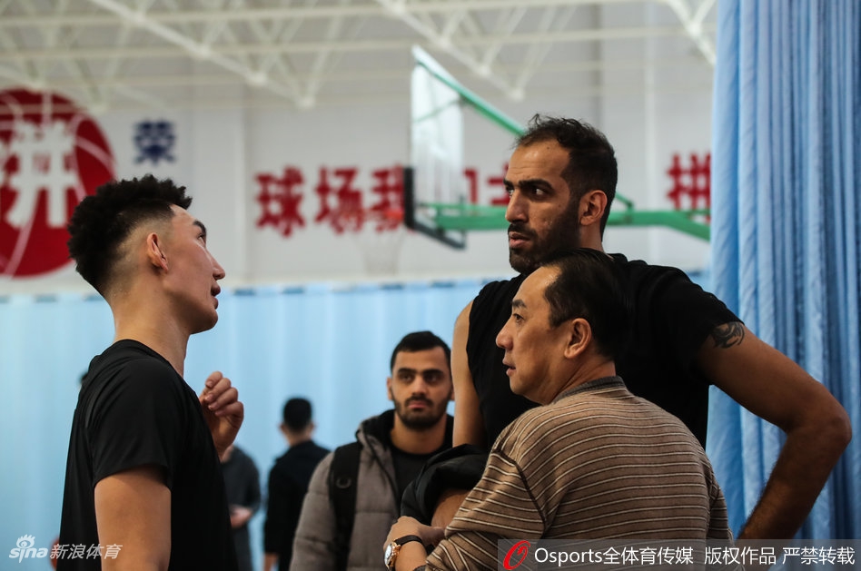 阿的江哈达迪亮相新疆公开训练