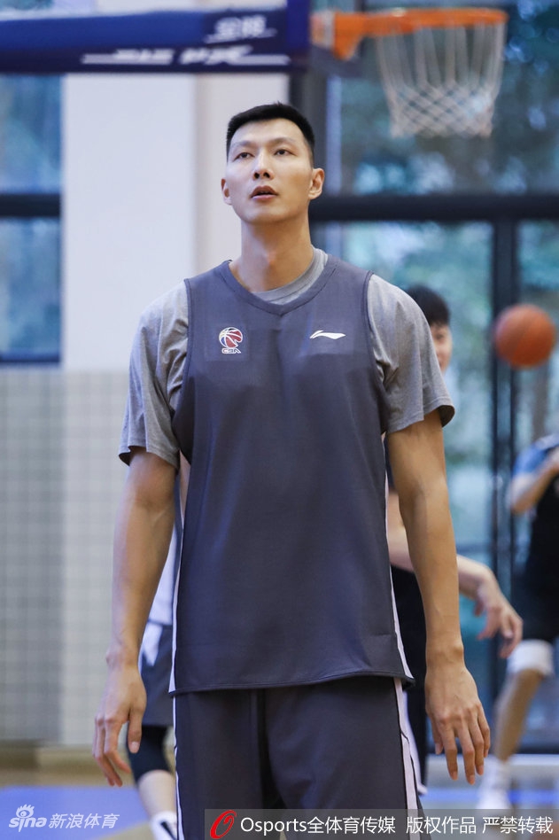 广东男篮备战广东德比