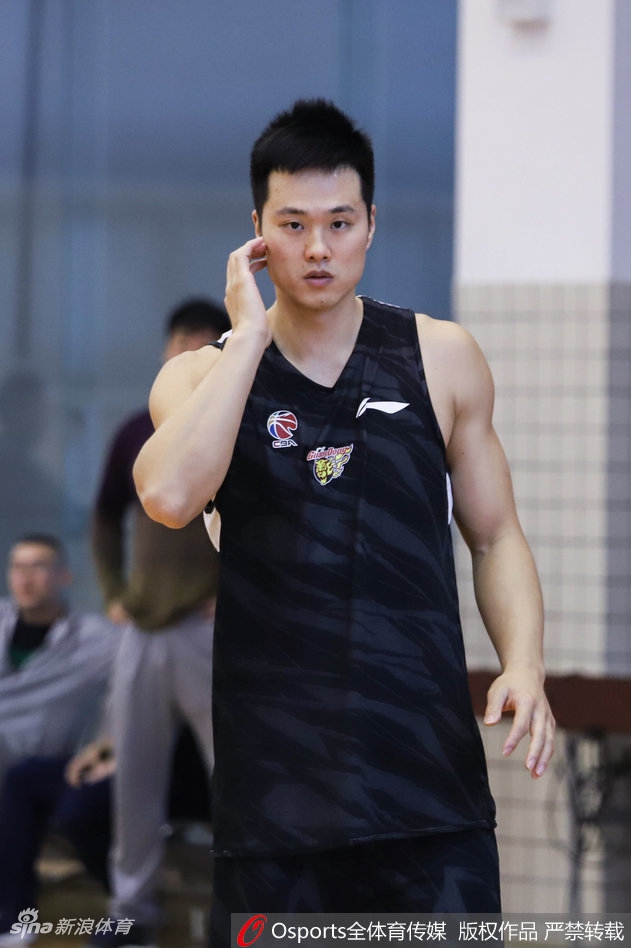 广东男篮备战广东德比