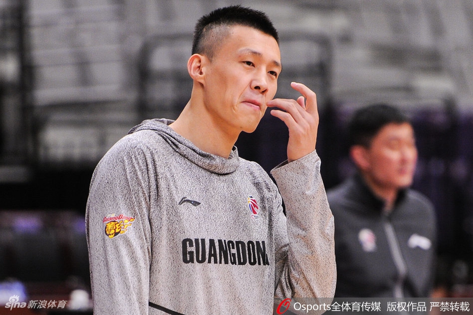 广东男篮赛前训练状态轻松