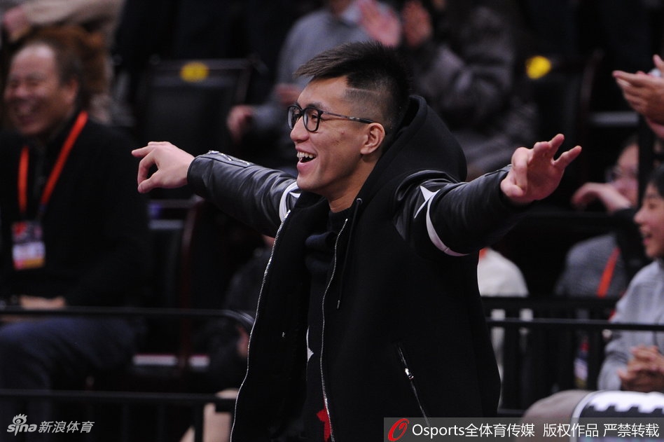 惊险逆转！郭艾伦被吓到捂心脏