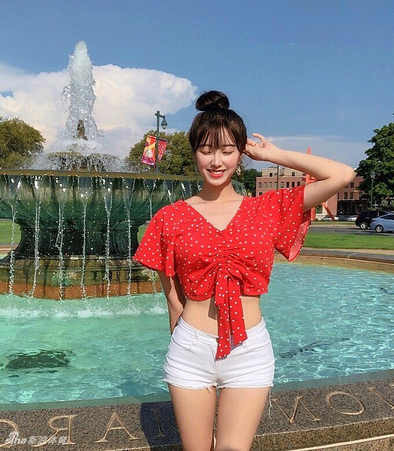 身材超赞！这个啦啦队女孩太美