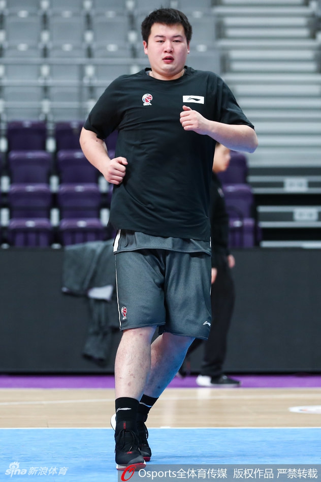 广东男篮赛前训练状态轻松