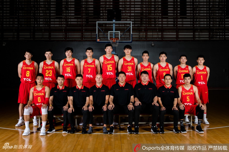 中国男篮红队合影