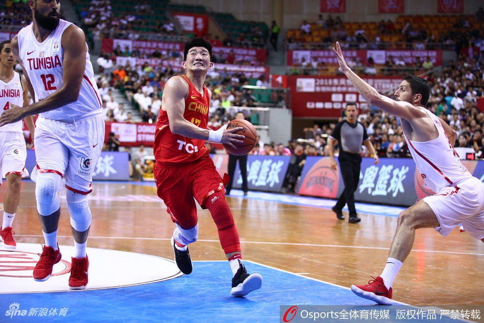 斯杯首日：中国男篮红队77-72突尼斯
