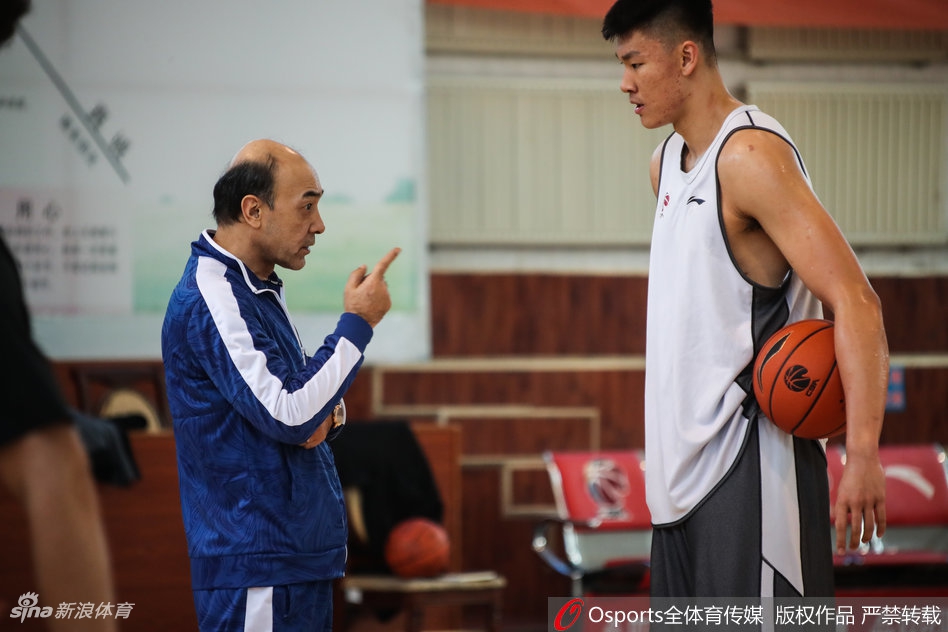 阿的江哈达迪亮相新疆公开训练