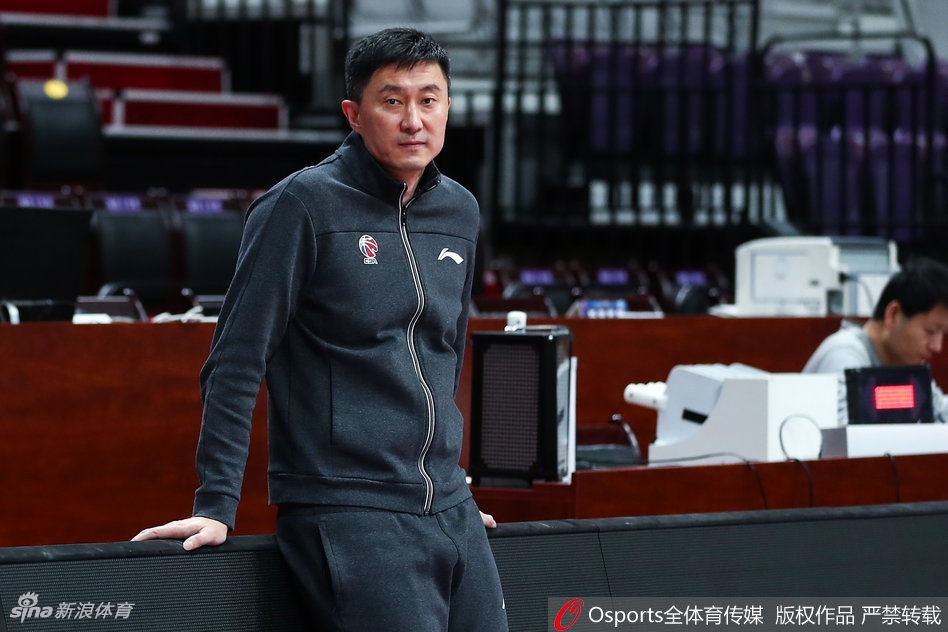 广东男篮赛前训练状态轻松