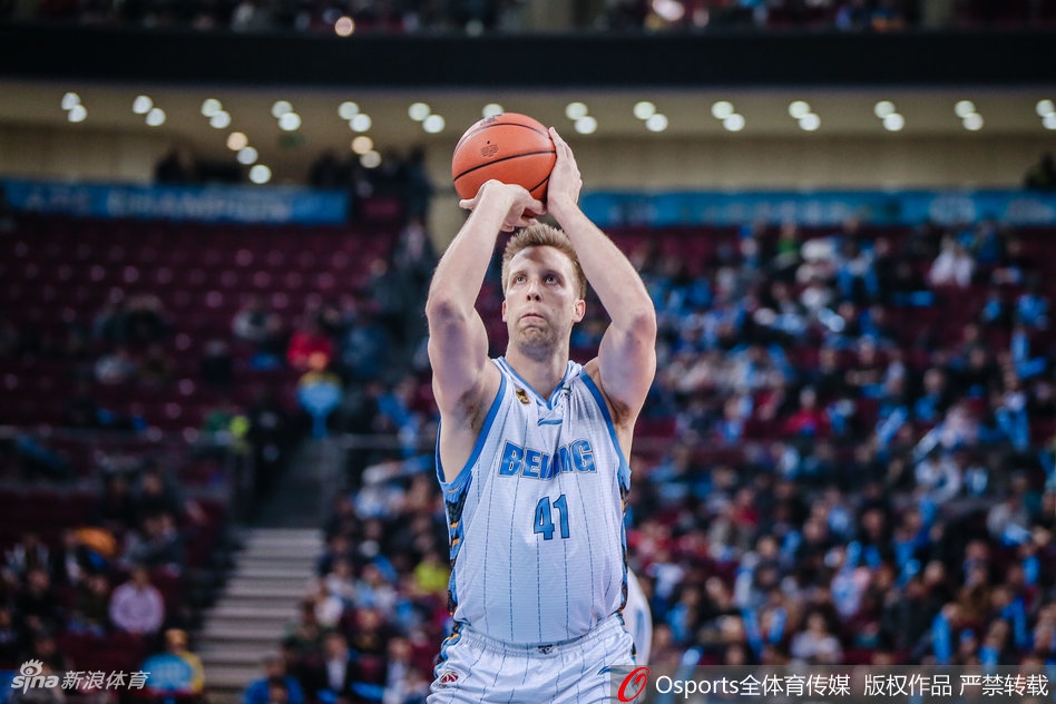 CBA第32轮:北京120-98广厦