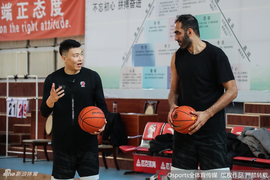 阿的江哈达迪亮相新疆公开训练