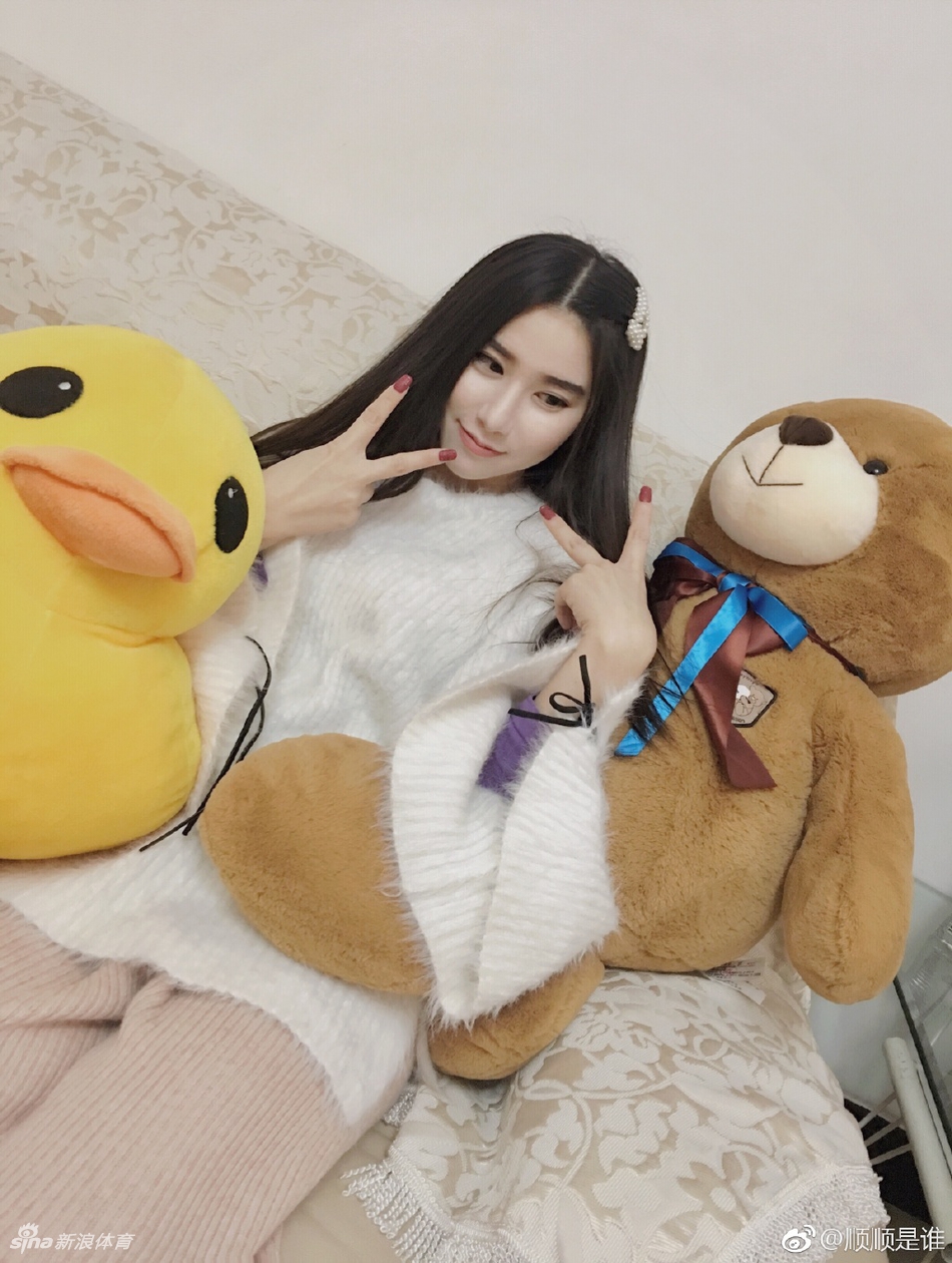 真美!痴迷篮球的厦门空姐小姐姐