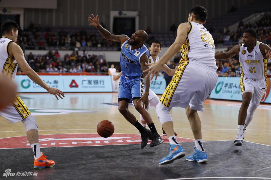 新浪直击CBA第40轮:北控104-102北京