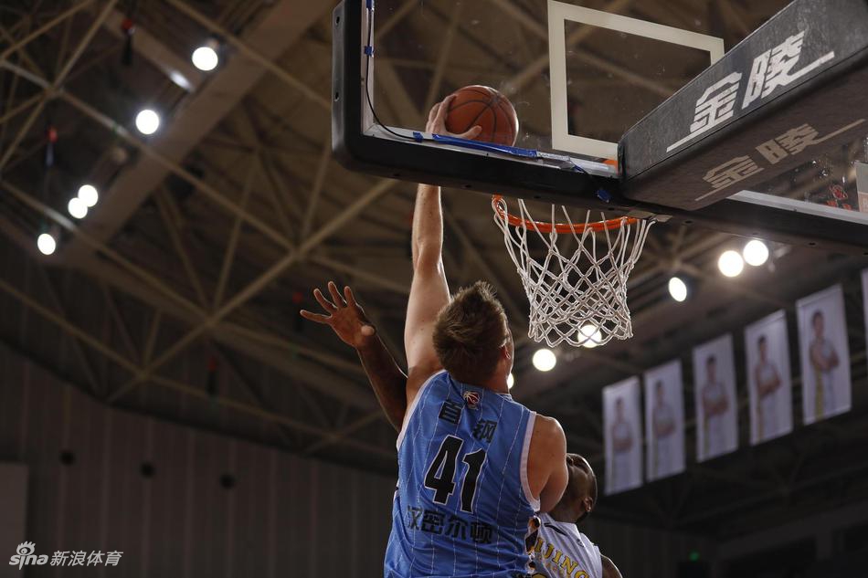 新浪直击CBA第40轮:北控104-102北京