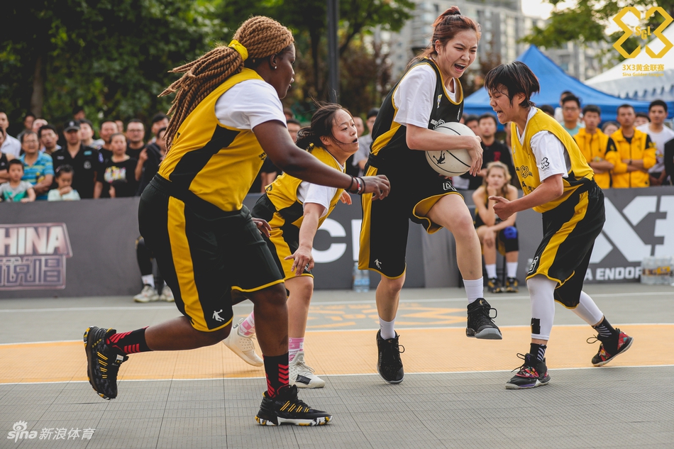 可爱的篮球女孩!她们是黄金联赛“仙女队”