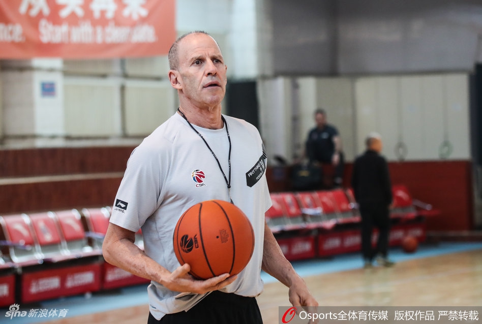 阿的江哈达迪亮相新疆公开训练